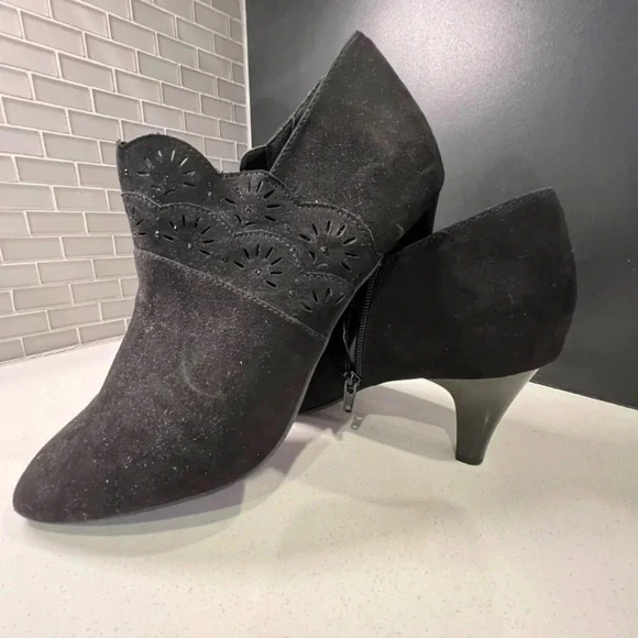 Karen Scott Black Ankle Boots Size 10 - Picture 3 of 10